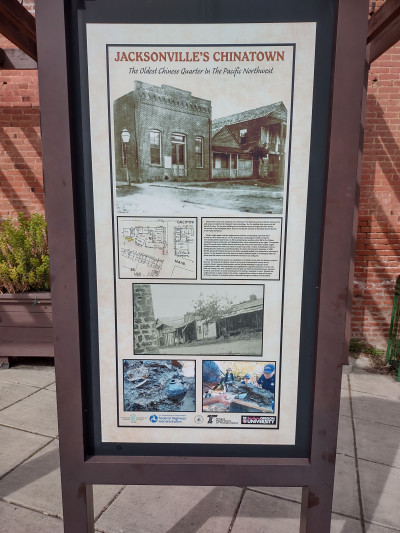 A sign that says, "Jacksonville's Chinatown"