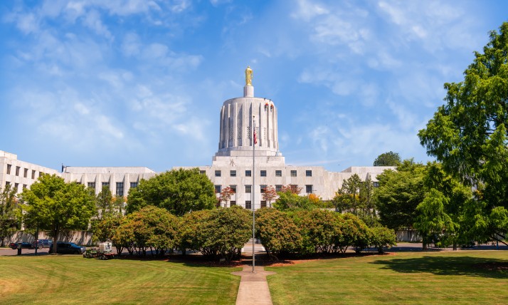 Oregon state capitol building back